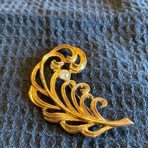 Gold feather brooch